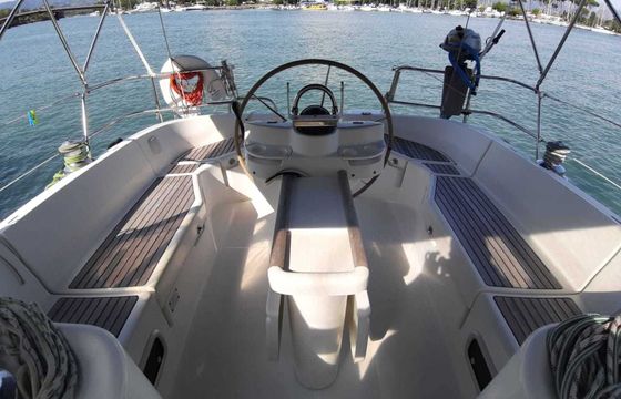 Sailboat Beneteau Oceanis 411 12.71m