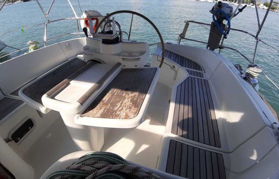 Sailboat Beneteau Oceanis 411 12.71m