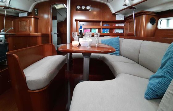 Sailboat Beneteau Oceanis 411 12.71m