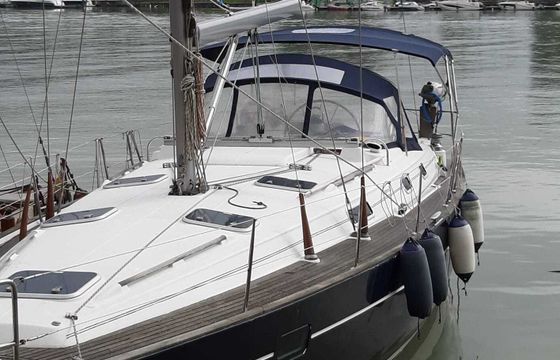 Sailboat Beneteau Oceanis 411 12.71m