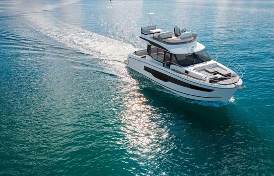 Motorboat Jeanneau MERRY FISHER 1095 FLY 600hp