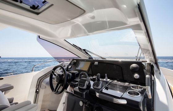 Motorboat Jeanneau DB 37 660hp