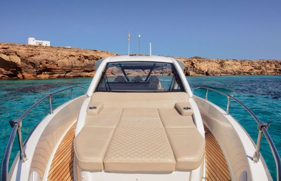 Motorboat Jeanneau DB 37 660hp