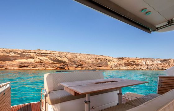 Motorboat Jeanneau DB 37 660hp