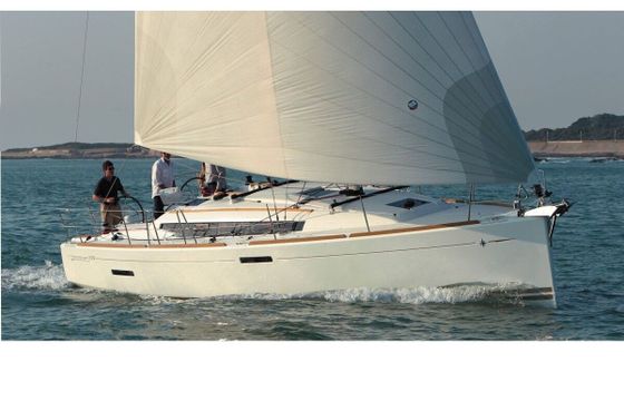 Sailboat Sun Odyssey 379 11m
