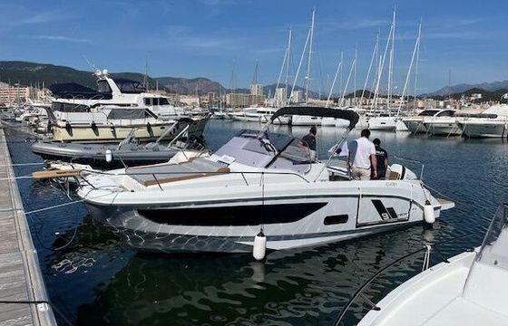 Motorboat BENETEAU FLYER 9 250hp
