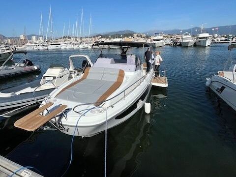 Motorboat BENETEAU FLYER 9 250hp