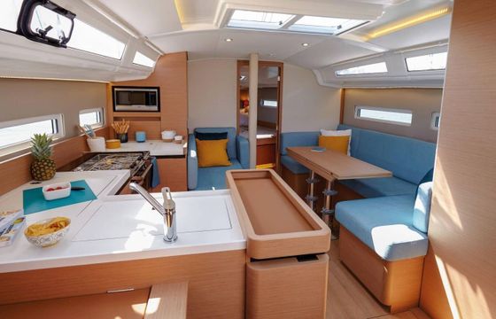 Sailboat Jeanneau Sun Odyssey 410 12.34m