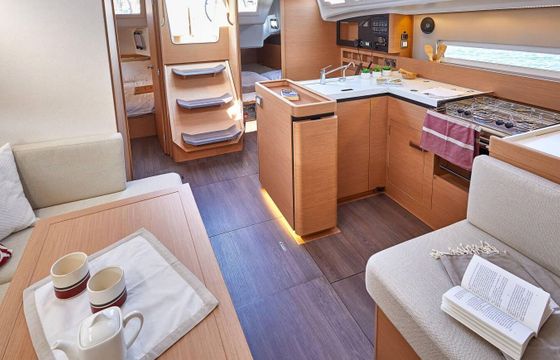 Sailboat Jeanneau Sun Odyssey 410 12.34m