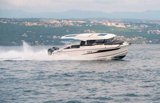Motorboat Parker 920 Explorer MAX 350hp