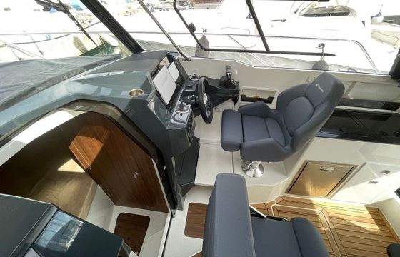 Motorboat Parker 920 Explorer MAX 350hp