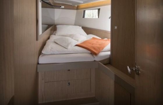 Sailboat Beneteau Oceanis 48 14.6m