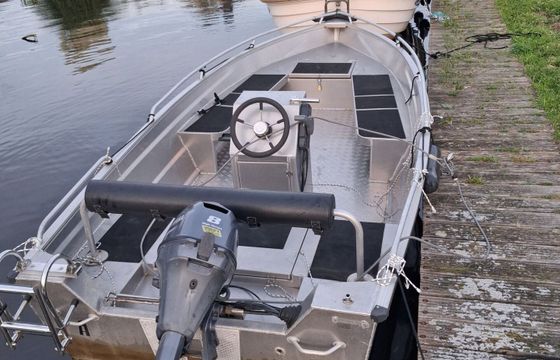 Motorboat Qwest R450 8hp