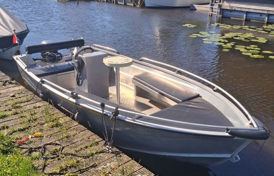 Motorboat Qwest R450 8hp