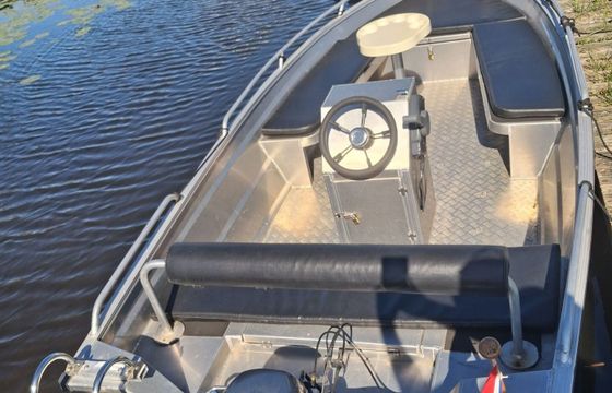 Motorboat Qwest R450 8hp