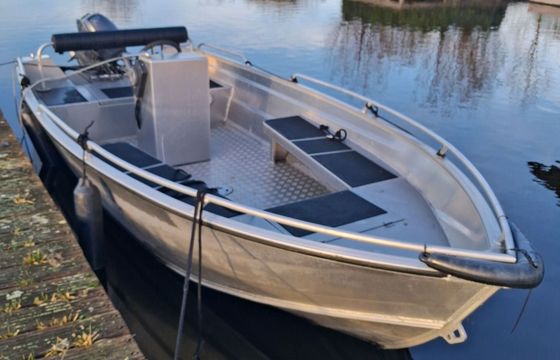 Motorboat Qwest R450 8hp