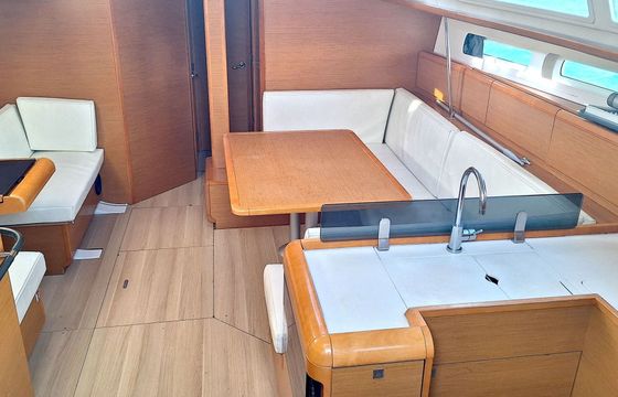 Sailboat JEANNEAU SUN ODYSSEY 439 12.98m