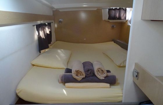 Catamaran FOUNTAINE PAJOT MAHE 36 11m
