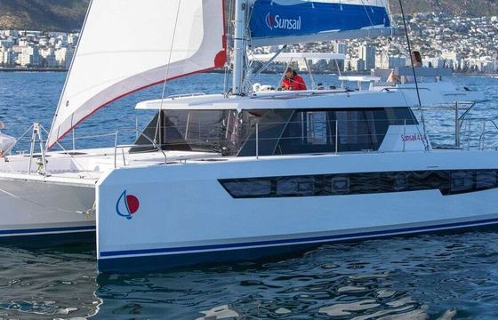 Catamaran Sunsail 424/4/4 12m