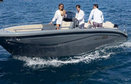 Motorboat mini yacht lux boat 150hp