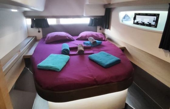 Catamaran Fountaine Pajot Lucia 40 11.73m
