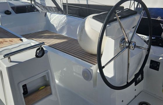 Sailboat Oceanis 34.1 10m