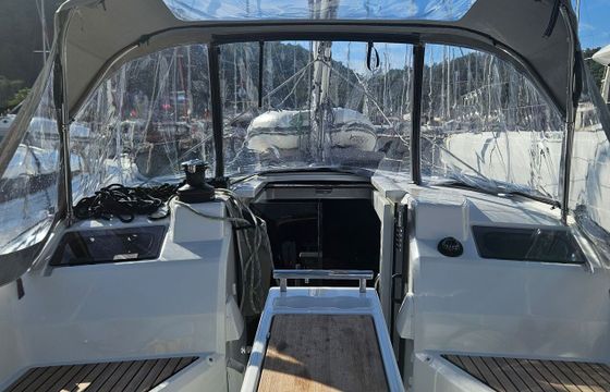Sailboat Oceanis 34.1 10m