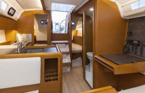 Sailboat JEANNEAU SUN ODYSSEY 349 10.34m