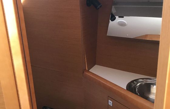 Sailboat JEANNEAU SUN ODYSSEY 349 10.34m