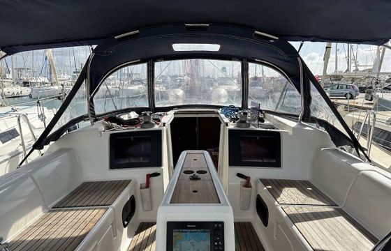 Sailboat Dufour 382 GL 11m
