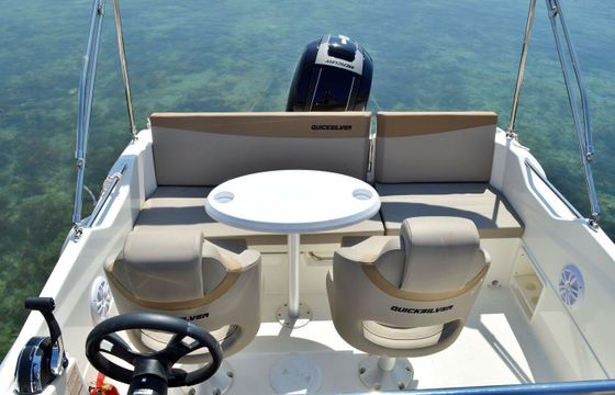 Motorboat QUICKSILVER Sundeck Activ 605 150hp