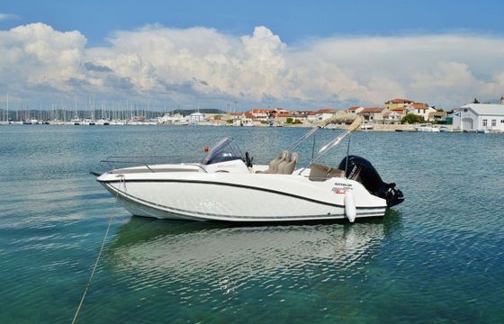 Motorboat QUICKSILVER Sundeck Activ 605 150hp