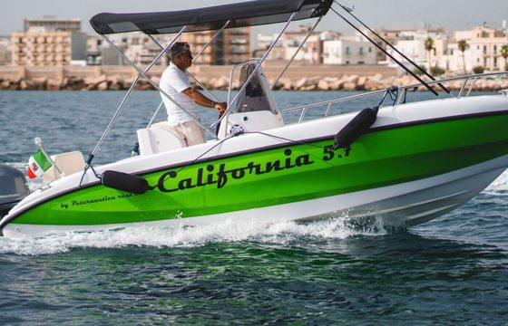 Boat without licence Beverly Hills California 5.7 40hp
