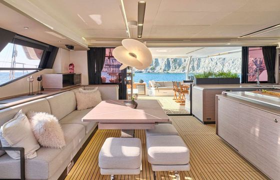 Catamaran Fountaine Pajot Alegria 67 19.49m