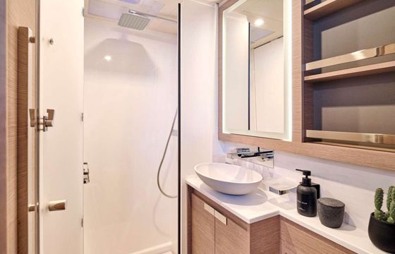 Catamaran Fountaine Pajot Alegria 67 19.49m