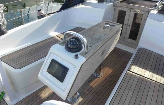 Sailboat Bavaria Cruiser 37 11.3m