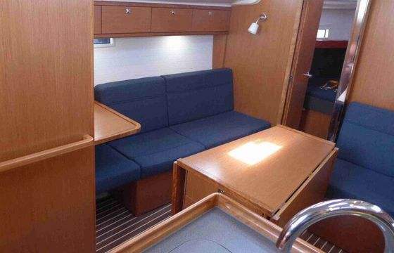 Sailboat Bavaria Cruiser 37 11.3m