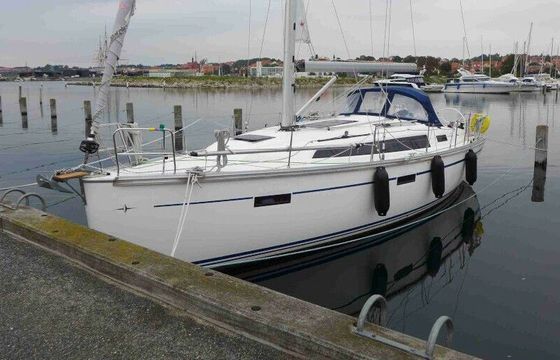 Sailboat Bavaria Cruiser 37 11.3m