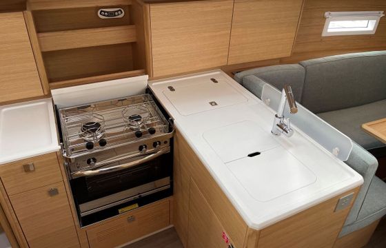 Sailboat Elan Marine Elan E4 10m