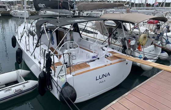Sailboat Elan Marine Elan E4 10m