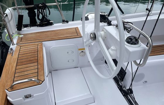 Sailboat Elan Marine Elan E4 10m