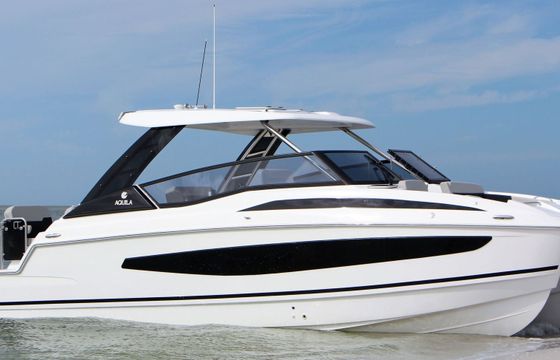 Motorboat Aquila 32 Sport 450hp