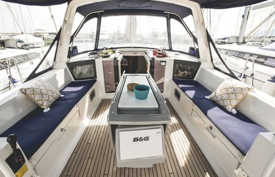 Sailboat BENETEAU OCEANIS 45 13.85m