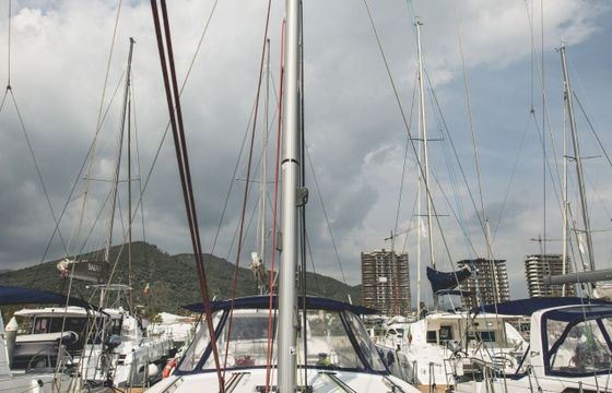 Sailboat BENETEAU OCEANIS 45 13.85m