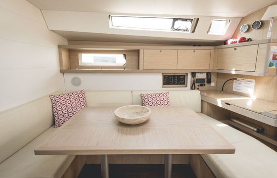 Sailboat BENETEAU OCEANIS 45 13.85m