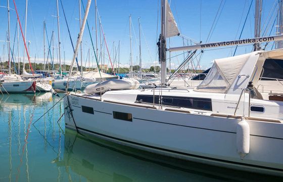 Sailboat Bénéteau Oceanis 35 10m