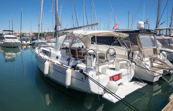 Sailboat Bénéteau Oceanis 35 10m