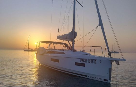 Sailboat Beneteau Oceanis 37 10.99m