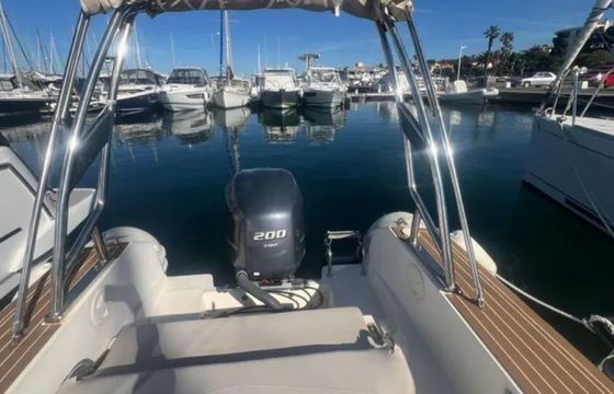 Motorboat Capelli Capelli Tempest 700 200hp