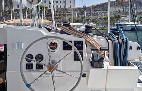Catamaran Fountaine Pajot lucia 40 12m